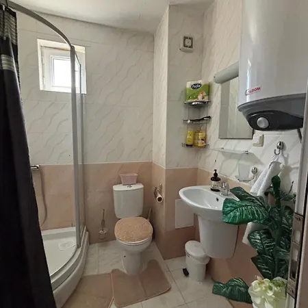 Two Bedroom Suny In Sunny Apartman